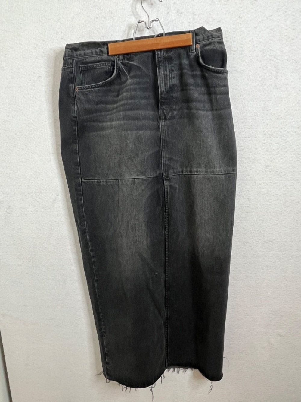 Reformation Jeans Black Denim Midi Skirt Raw Hem Front Slit Size 31 - Picture 7 of 7